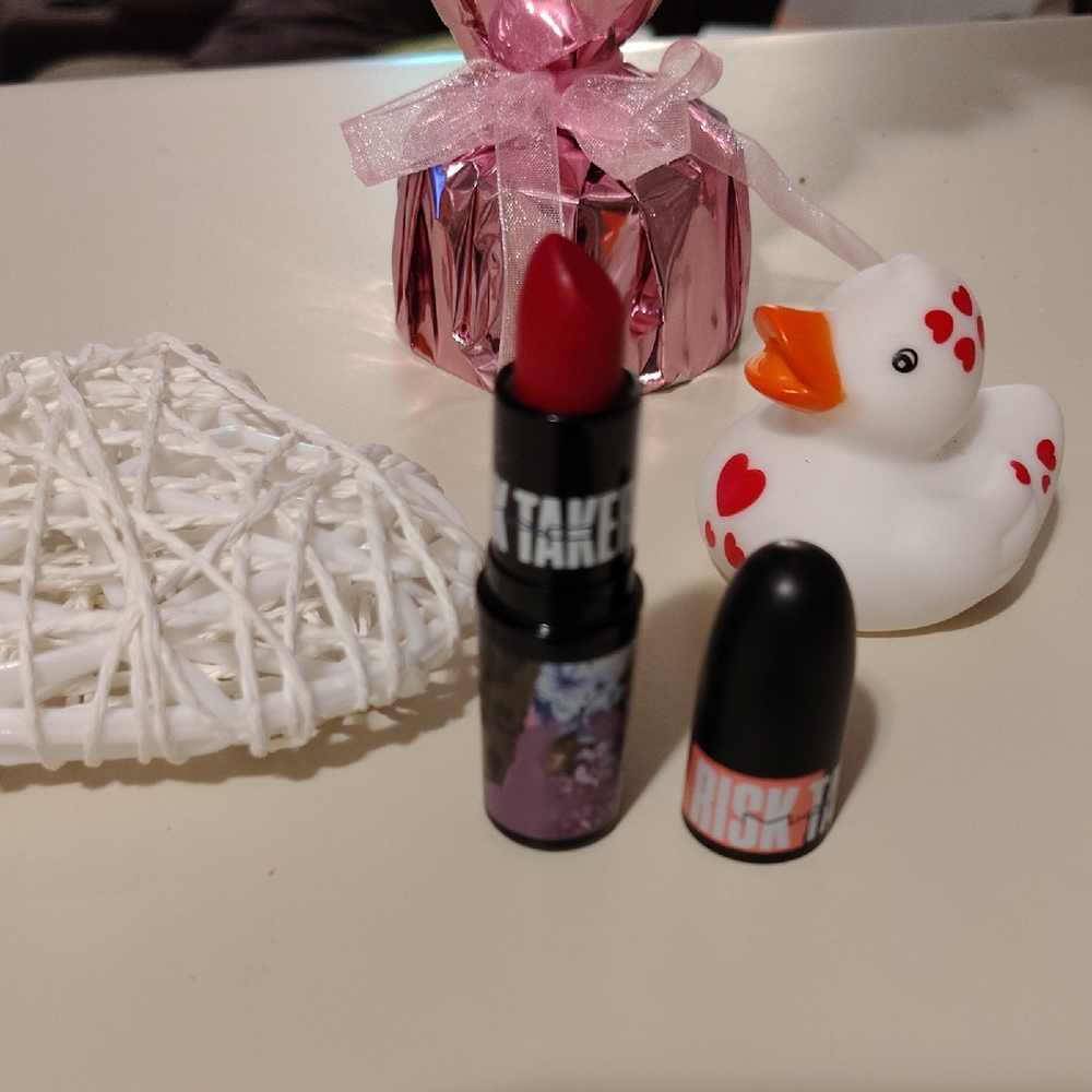 Mac Cosmetics Bold Red Risk Taker Lipstick